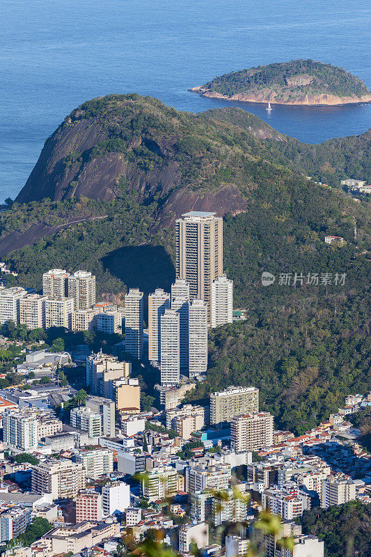 鸟瞰图伊帕内玛区与海滩在里约热内卢de Janeiro